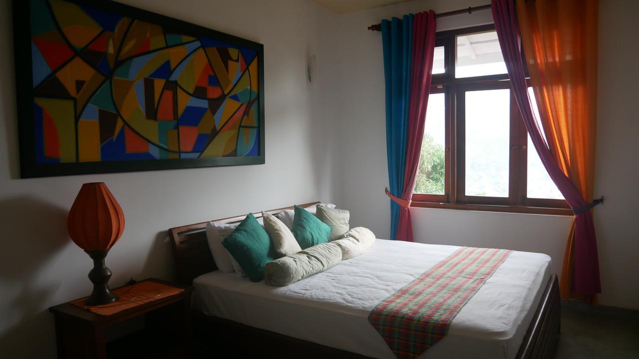 Yoho Home Away Home 康提 外观 照片
