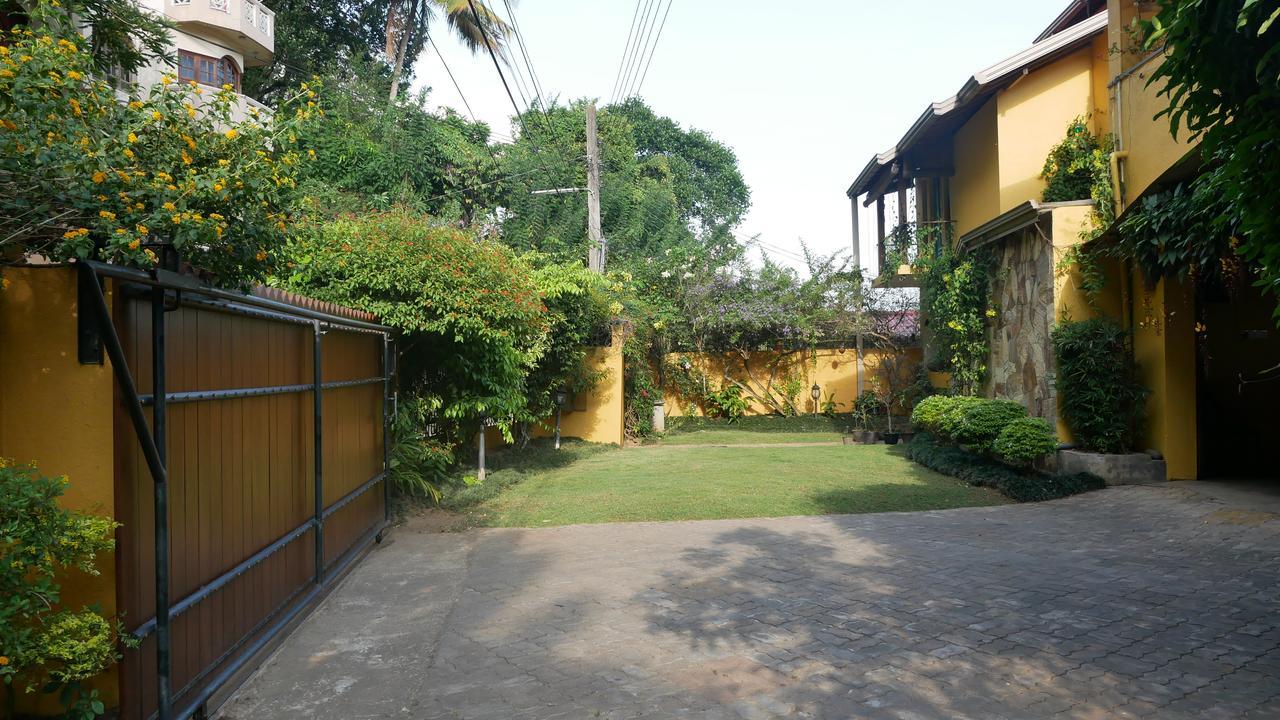 Yoho Home Away Home 康提 外观 照片
